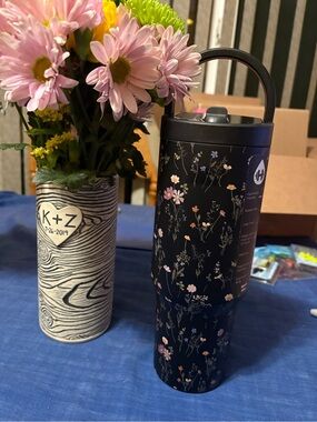 Hydrojug Midnight Floral 32oz Sport Tumbler